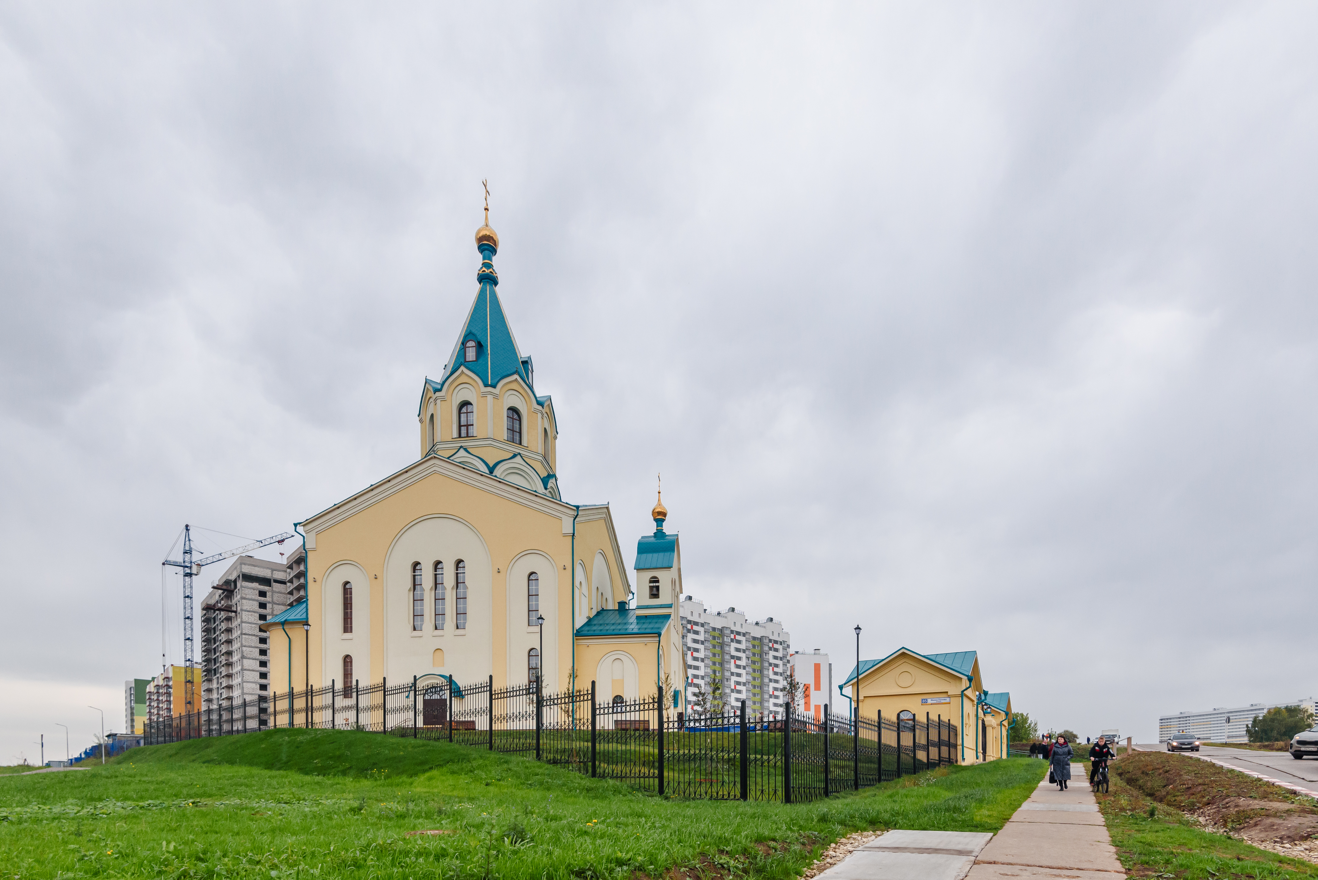 Храм рождества богородицы киров чистые пруды. Церковь в чистых прудах Киров. Церковь Рождества Пресвятой Богородицы, Киров. Чистые пруды Киров вид сверху.