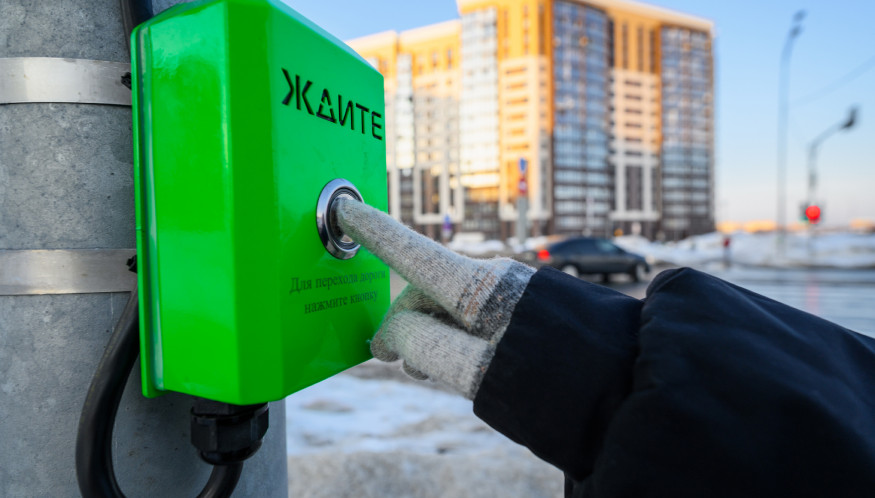 Переходить дорогу стало безопасно: в Чистых Прудах включили новый светофор с кнопкой вызова.